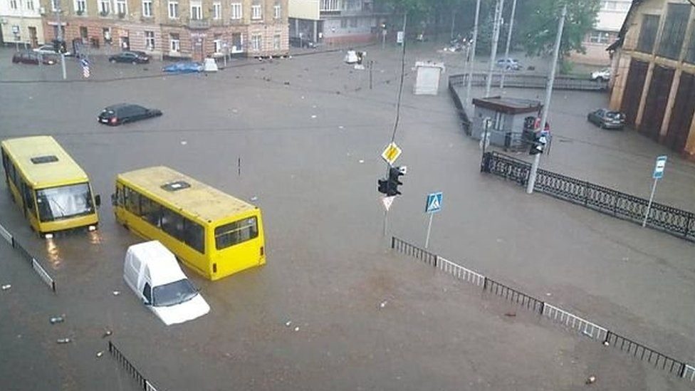 Жах: якої біди наробив у Львові “незвичайний дощ”