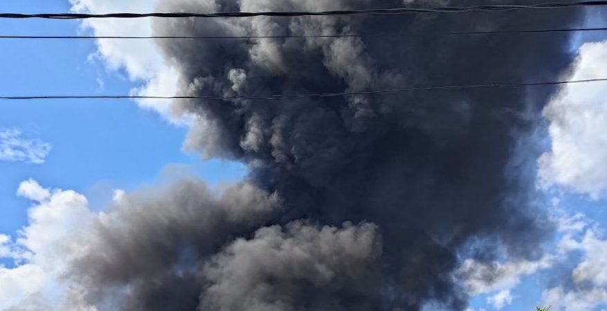 У Шебекіно після удару дронів спалахнув хімічний завод: дим було видно з Бєлгорода