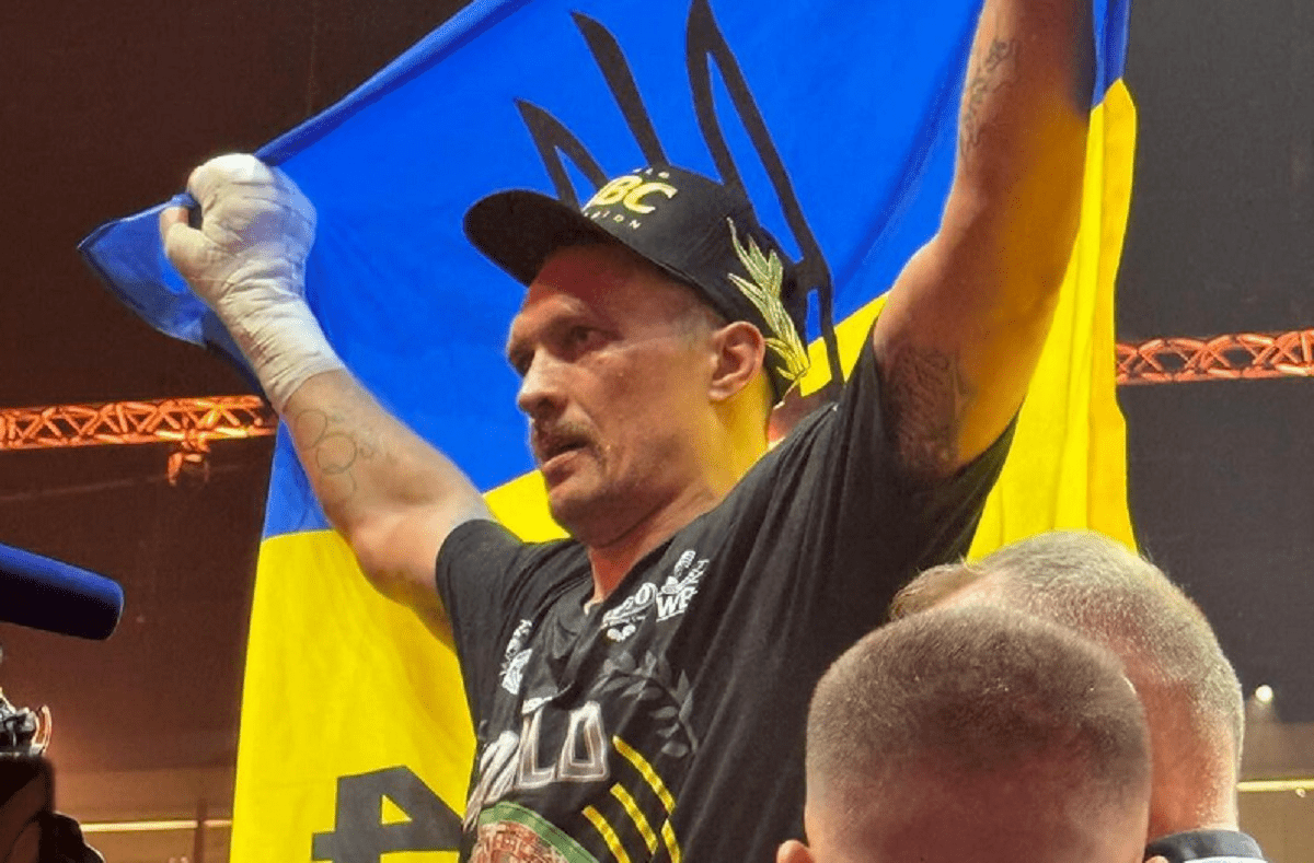 Фьюри шокировал поступком, увидев флаг Украины перед боем Усика