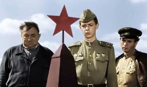 Вот как выглядит могила Кузнечика из «В бой идут одни старики»