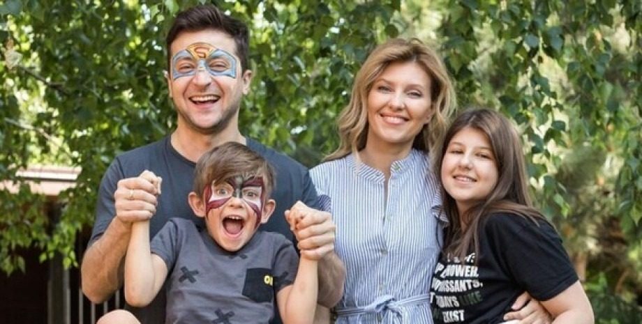 Як Зеленські, живучи окремо, фліртують на публіці (відео)