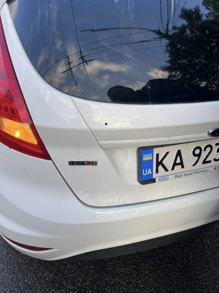 В Киеве стреляли в экс-командира "Айдара" и ее сына (фото)