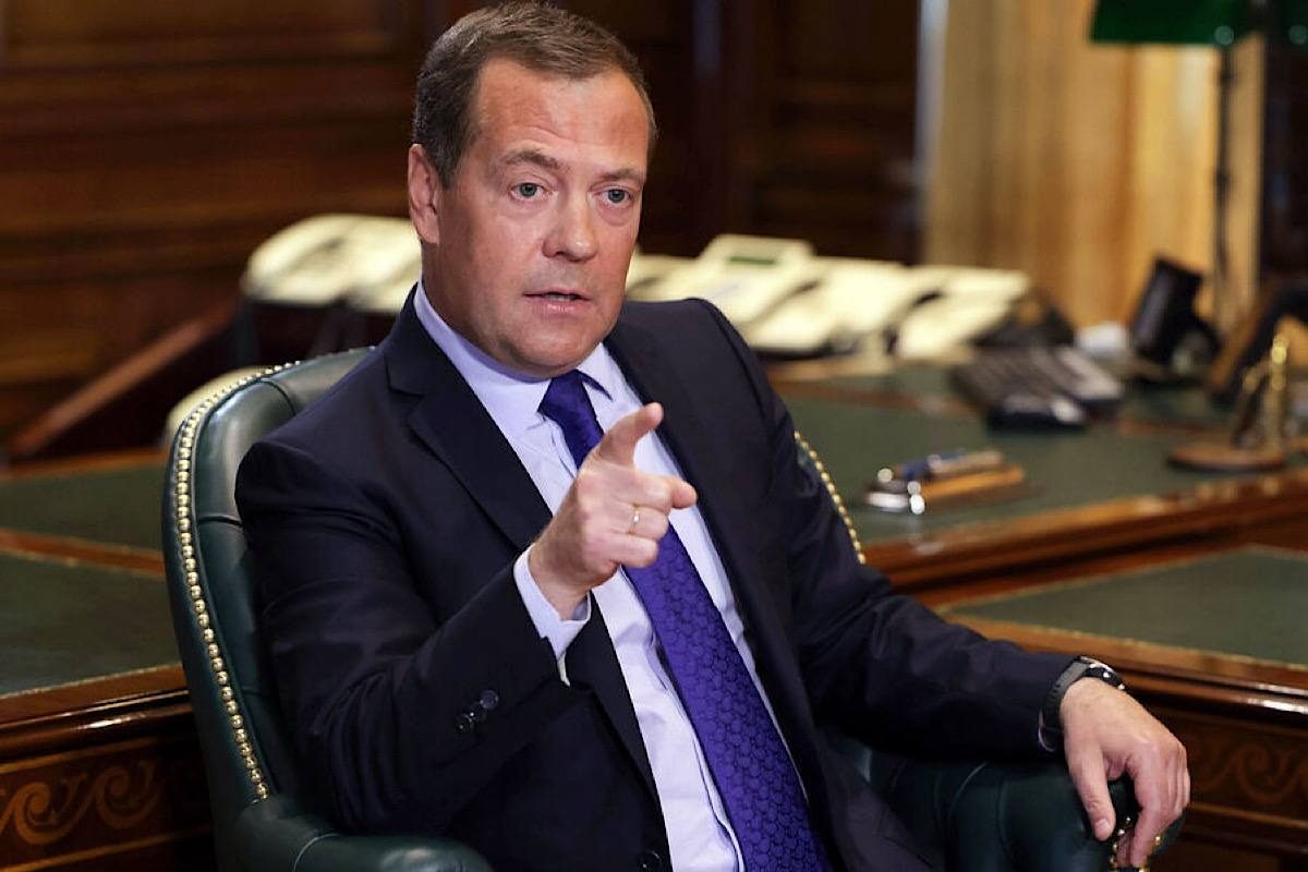 Что сказал Медведев на заявление Трампа про  помощь Украине
