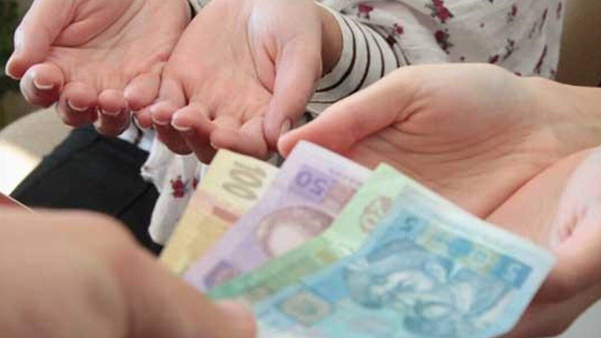 В Минсоце предлагают увеличить ежемесячную выплату на ребенка
