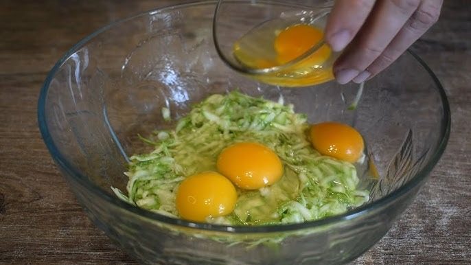 1 кабачок + 3 яйця – дуже смачний найдешевший сніданок літа
