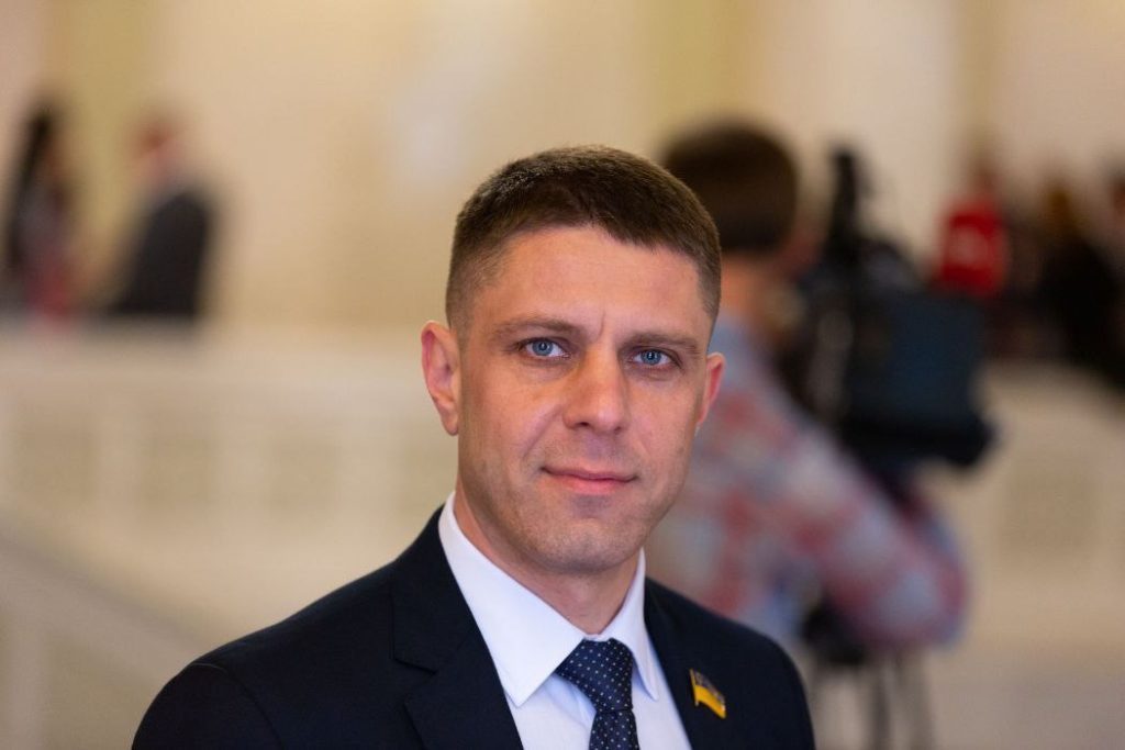 Депутат від "Слуги народу" оселився в елітному ЖК на Печерську: звідки гроші