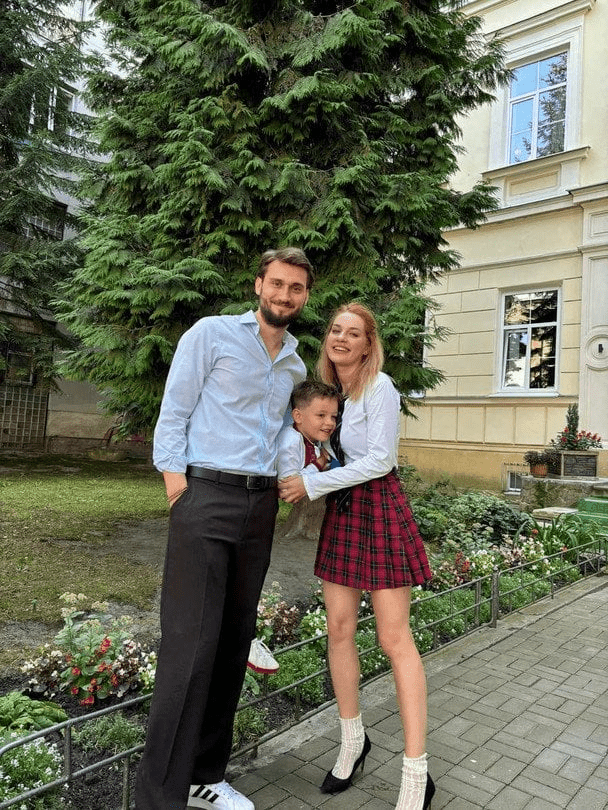 Мать солиста «Гомин» рассказала, как он начал петь, и показала их дом 3 Мать солиста «Гомин» рассказала, как он начал петь, и показала их дом