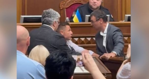У Раді відбулася сутичка між нардепами: що відомо (відео)