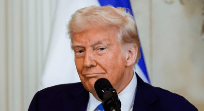 Кто отдал приказ не поставлять оружие Украине? Трамп ответил