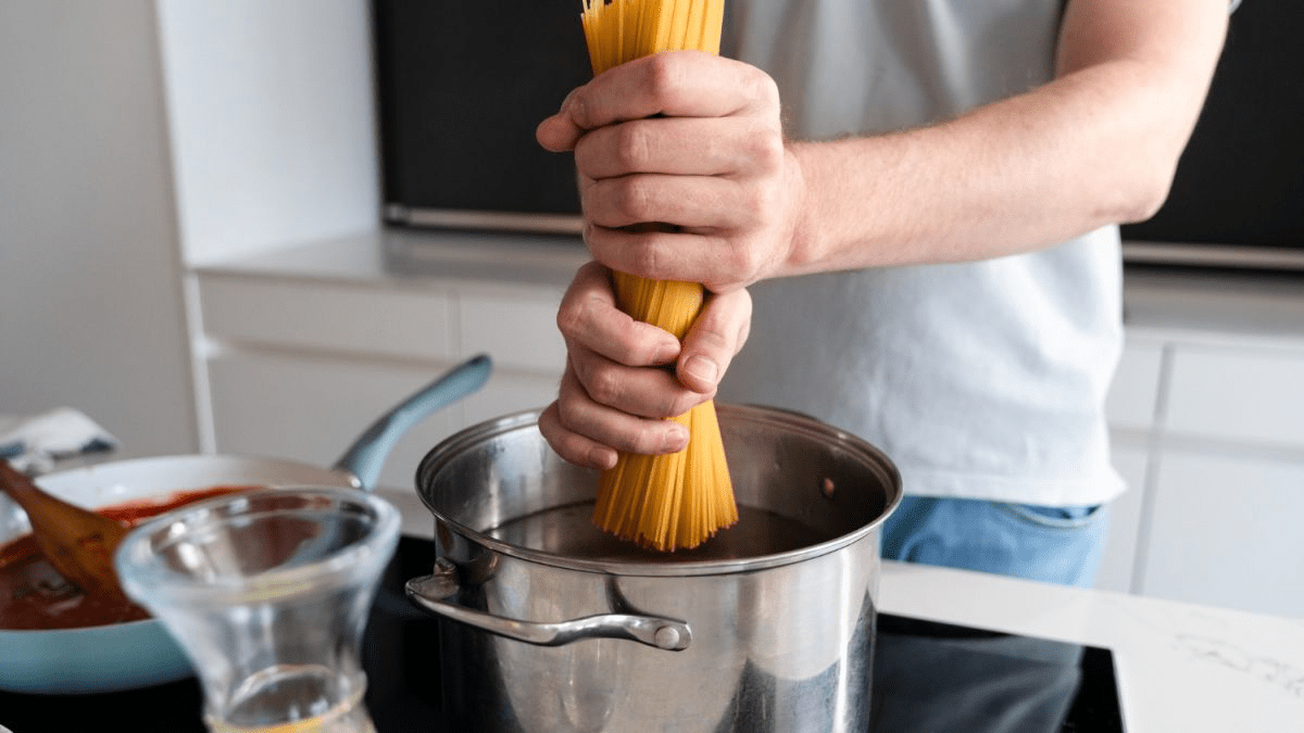Почему макароны слипаются: распространённая кулинарная ошибка