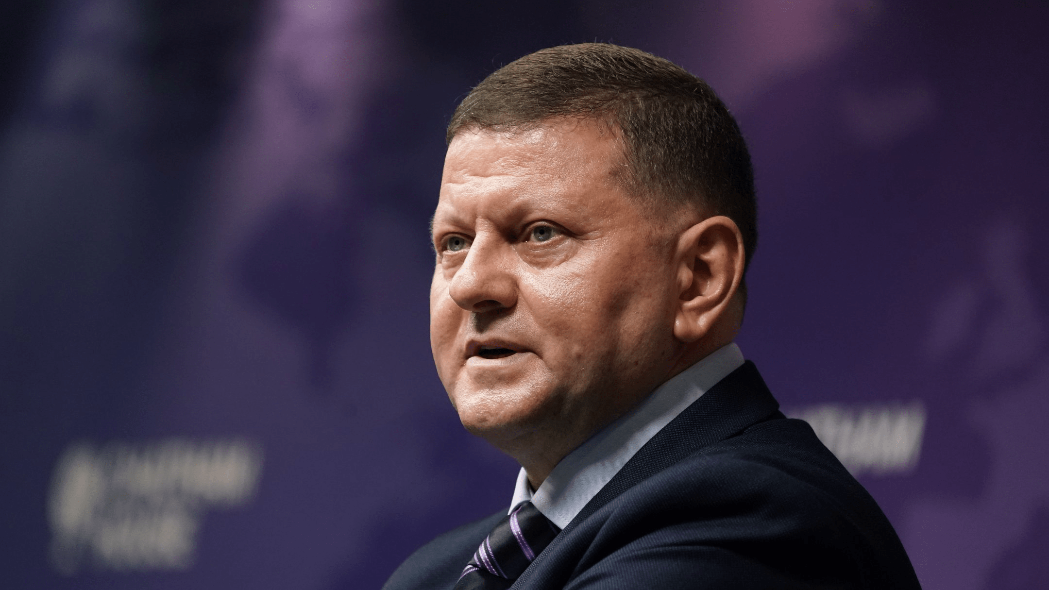 Ефектний образ Валерія Залужного в Vogue підкорив інтернет (фото) ➤ Главное.net