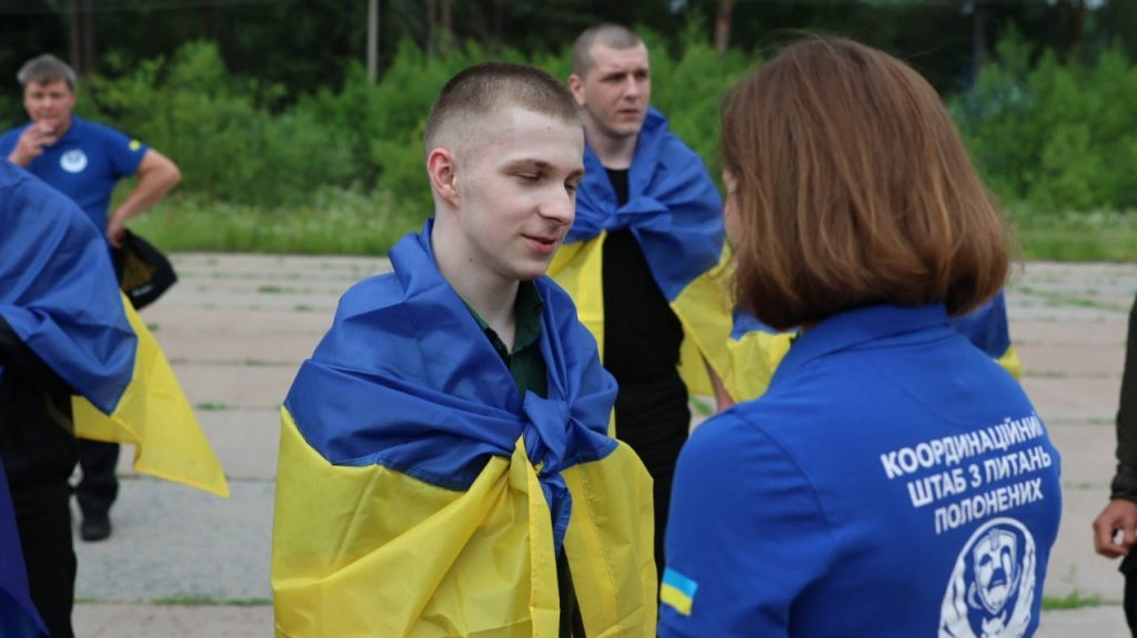 Обмін полоненими 4 липня: додому повернулися молоді, поранені та тяжкохворі захисники 10 Обмін полоненими 4 липня: додому повернулися молоді, поранені та тяжкохворі захисники