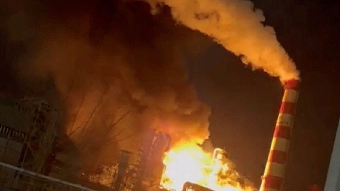 Дроны ГУР поразили Ильский НПЗ в России