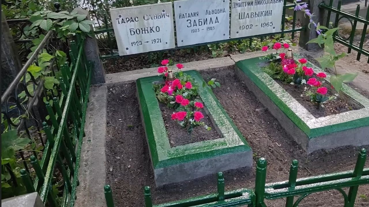 Состояние могилы известной писательницы шокировало сеть