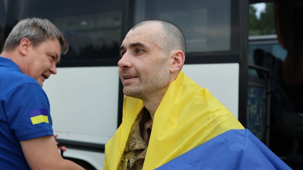 Обмін полоненими 4 липня: додому повернулися молоді, поранені та тяжкохворі захисники 7 Обмін полоненими 4 липня: додому повернулися молоді, поранені та тяжкохворі захисники