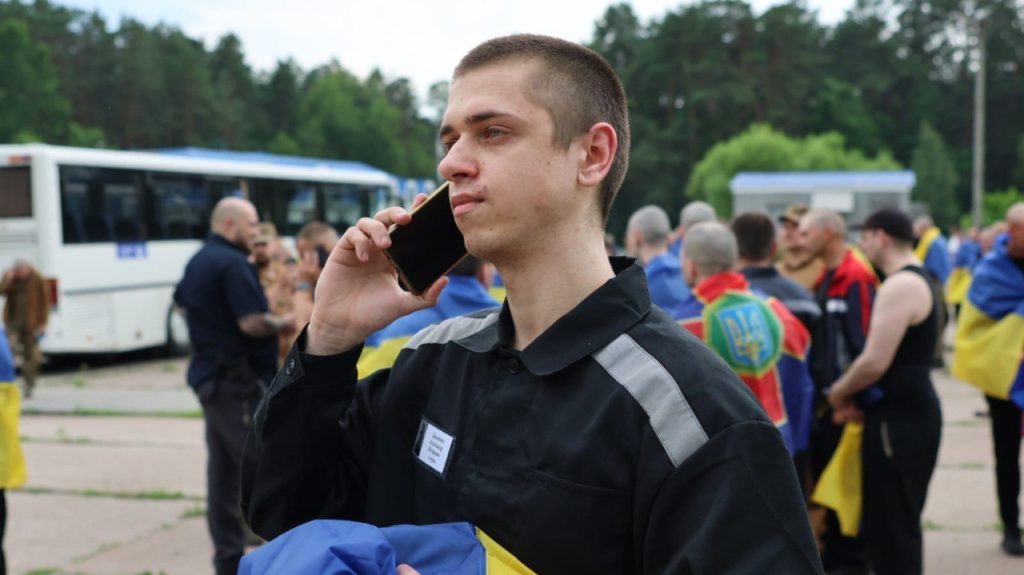 Обмін полоненими 4 липня: додому повернулися молоді, поранені та тяжкохворі захисники 6 Обмін полоненими 4 липня: додому повернулися молоді, поранені та тяжкохворі захисники