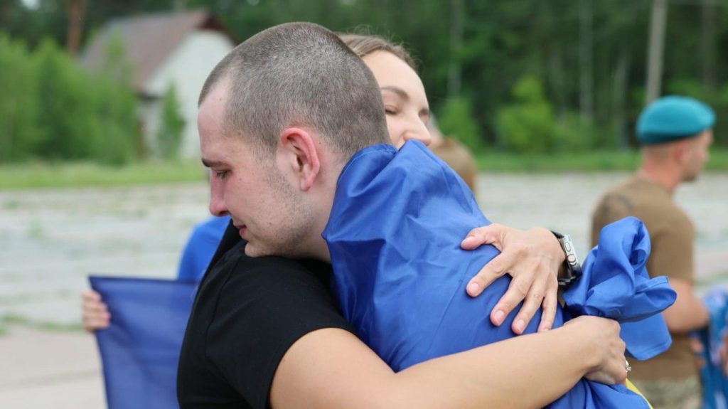 Обмін полоненими 4 липня: додому повернулися молоді, поранені та тяжкохворі захисники 4 Обмін полоненими 4 липня: додому повернулися молоді, поранені та тяжкохворі захисники