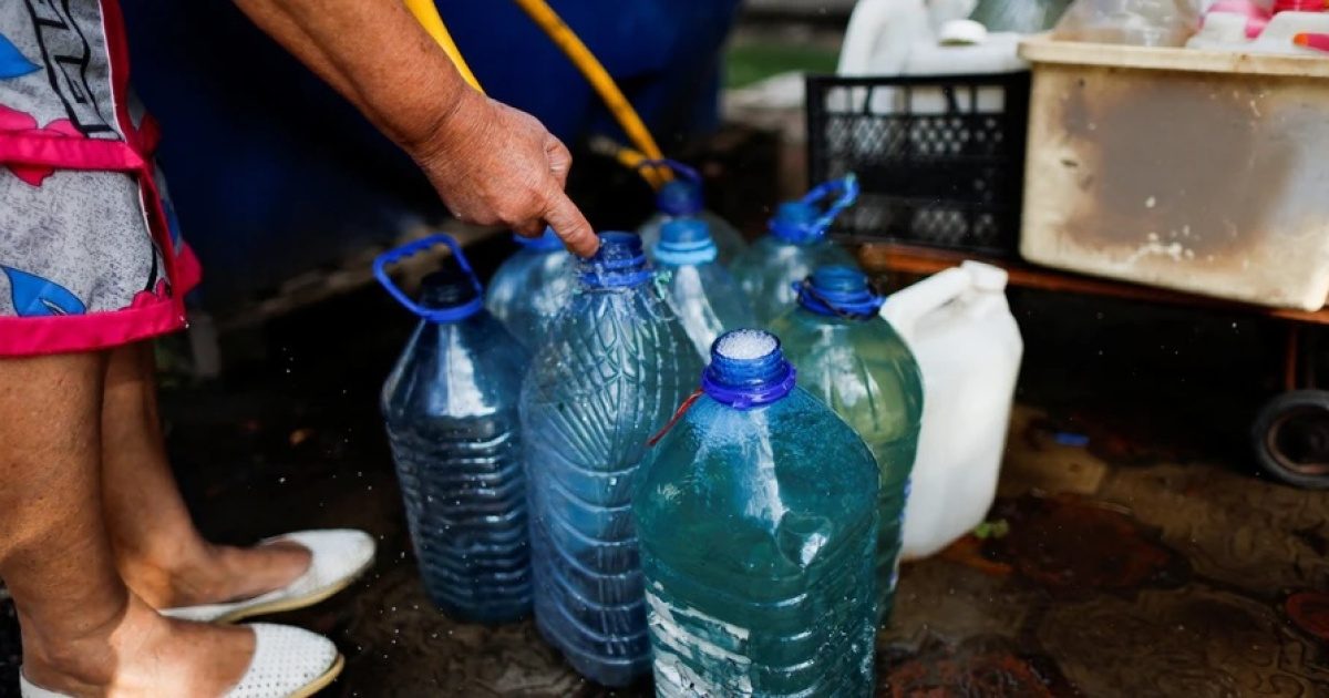 Окупований Донбас без води: ні попити, ні в туалет сходити