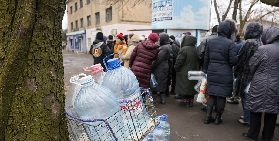Окупований Донбас без води: ні попити, ні в туалет сходити