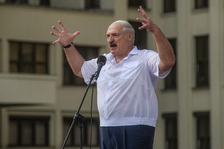 Диктатор Лукашенко звернувся до українців 24 серпня