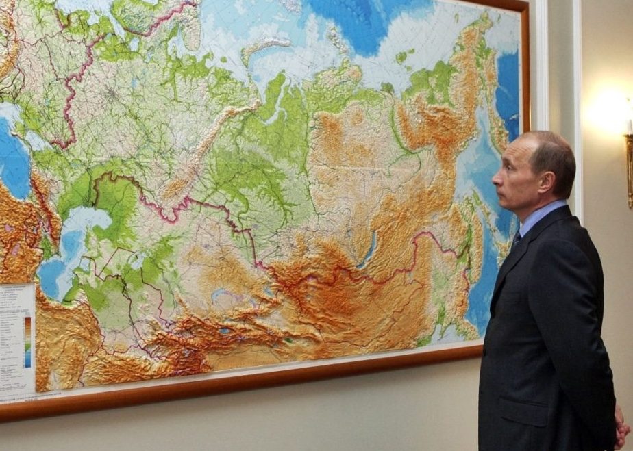 Дивна річ, яку привіз Путін до Трампу на Аляску