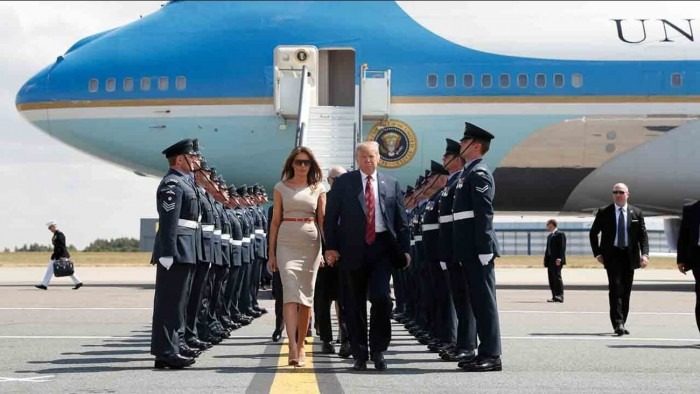 Трамп уже в літаку на Аляску видав дивну заяву про Путіна