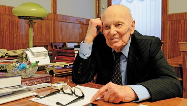 Помер у 101 рік: як виглядає могила легендарного Патона ➤ Prozoro.net.ua