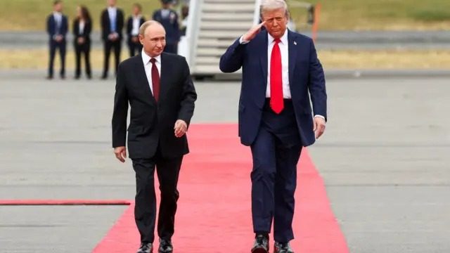 Чому Путін так дивно поводився на зустрічі з Трампом: причина