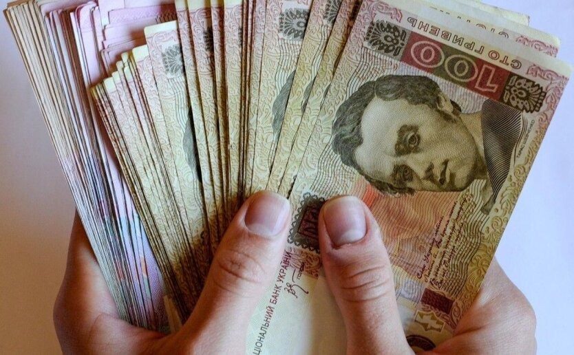 Украинцам «раздадут» по 4500 гривен: кто может получить ➤ Главное.net