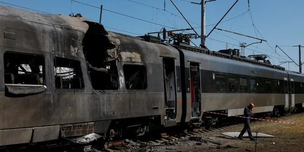 Армія РФ вдарила по пасажирським потягам: фото наслідків