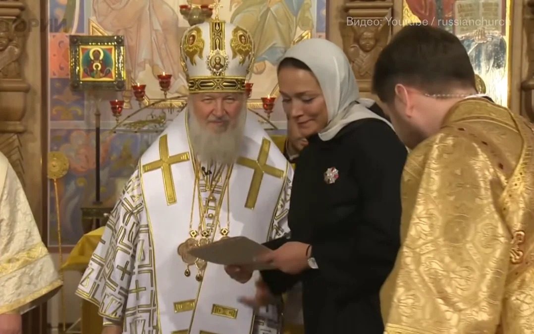 Почти 20 лет ведет двойную жизнь: как выглядит любовница Лаврова