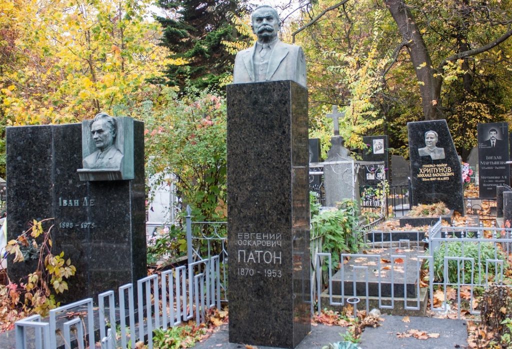 Помер у 101 рік: як виглядає могила легендарного Патона 3 Помер у 101 рік: як виглядає могила легендарного Патона