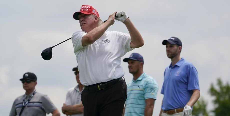 Зеленський вручив Трампу подарунок від бійця ЗСУ: відповідь глави США