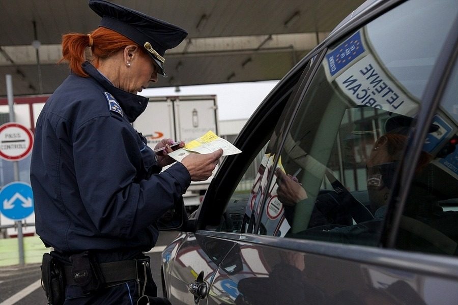 Польща поновила правила для в’їзду українців: що відомо