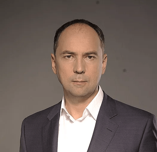 Нардепи під час війни придбали собі елітні машини: чи мали на них гроші 3 Нардепи під час війни придбали собі елітні машини: чи мали на них гроші