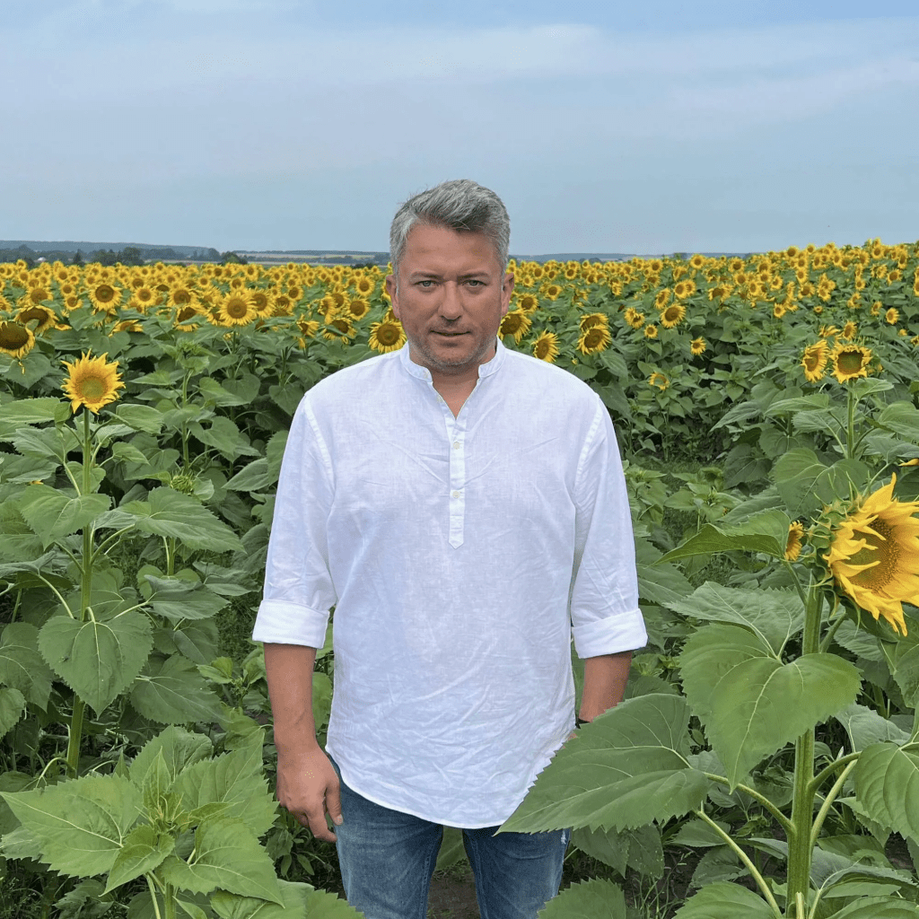 Нардепи під час війни придбали собі елітні машини: чи мали на них гроші 7 Нардепи під час війни придбали собі елітні машини: чи мали на них гроші
