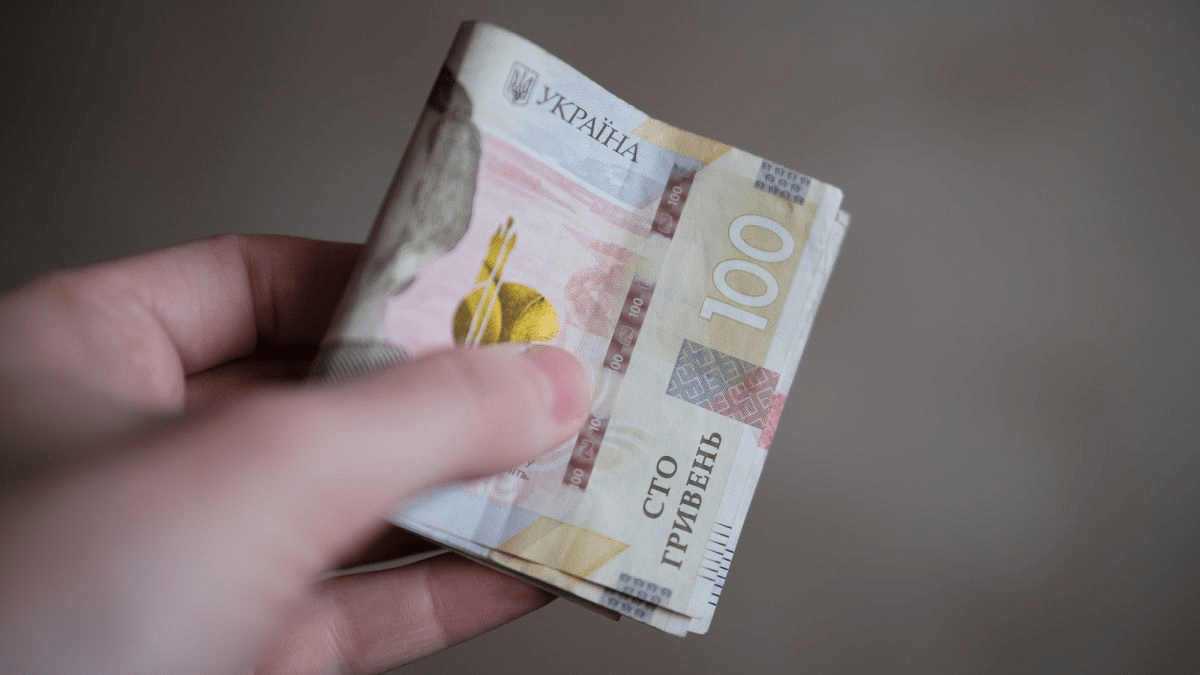 Пенсії у вересні: кому додадуть грошей і на скільки зростуть надбавки