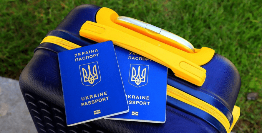 Виїзд чоловіків з України: хто підпадає під нові правила