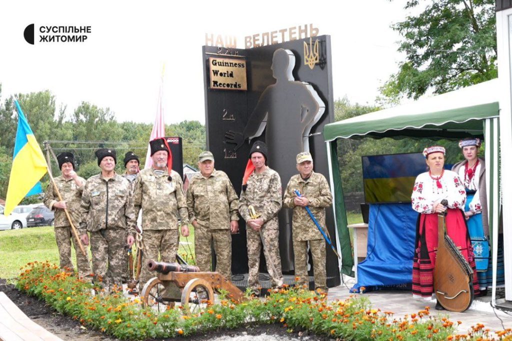 На Житомирщині відкрили пам’ятний знак на честь українського "велетня" (фото) 3 На Житомирщині відкрили пам’ятний знак на честь українського "велетня" (фото)