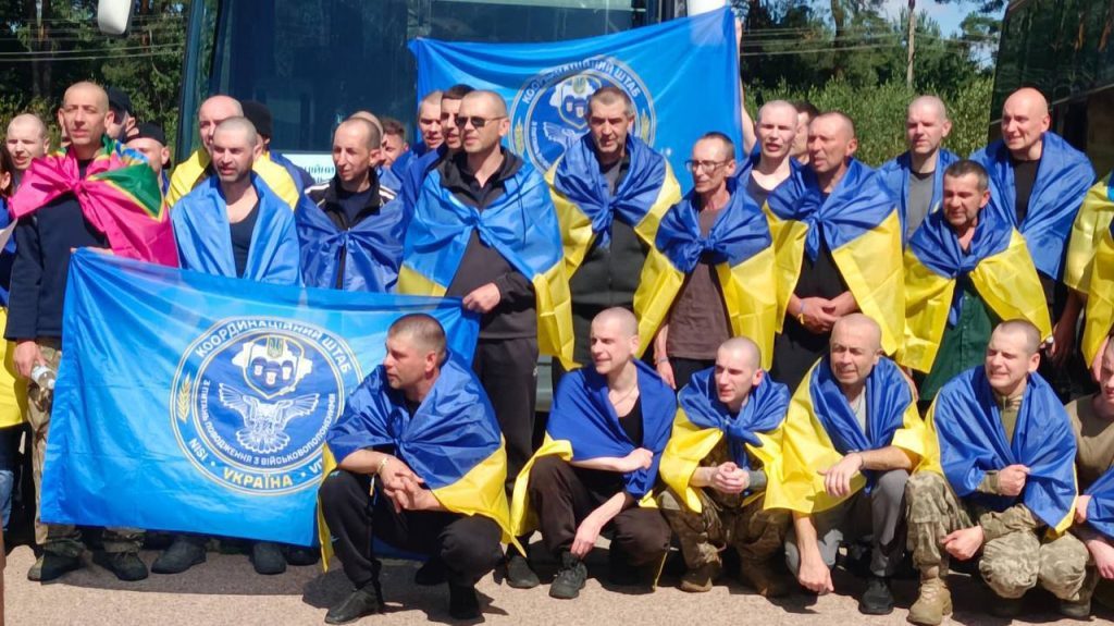 Украина вернула еще 84 гражданина из российского плена (фото) 7 Украина вернула еще 84 гражданина из российского плена (фото)
