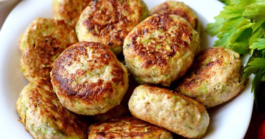 Сочные куриные котлеты с кабачками
