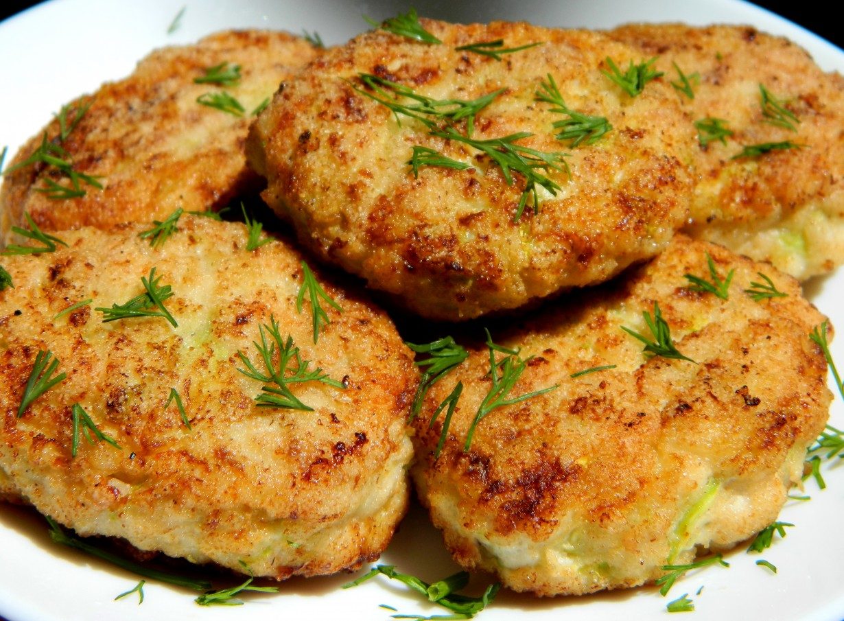 Сочные куриные котлеты с кабачками