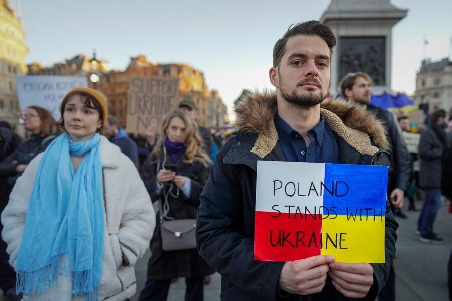 Дипломаты обратились к украинцам в Польше после вето Навроцкого