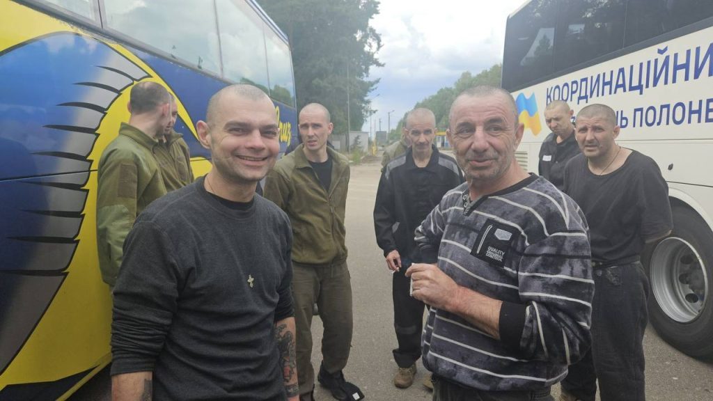 В День Независимости из плена вернулось 146 украинцев (фото)