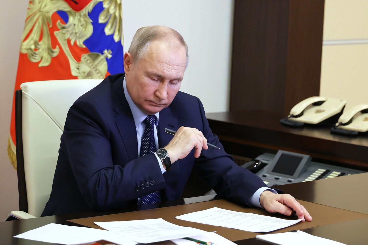 Дивна річ, яку привіз Путін до Трампу на Аляску