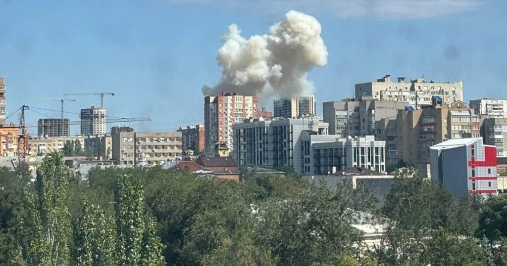 В Ростове дрон влетел в многоэтажку: криворукое ПВО изменило курс БПЛА 3 В Ростове дрон влетел в многоэтажку: криворукое ПВО изменило курс БПЛА