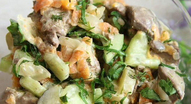 Ароматный салат с маринованными огурцами, оливками и сыром ➤ Prozoro.net.ua