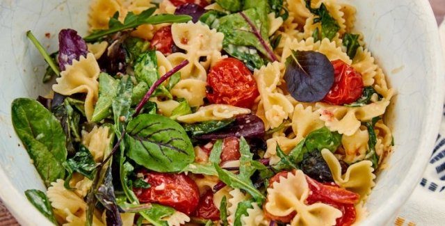 Рецепт турецкого салата с макаронами и овощами