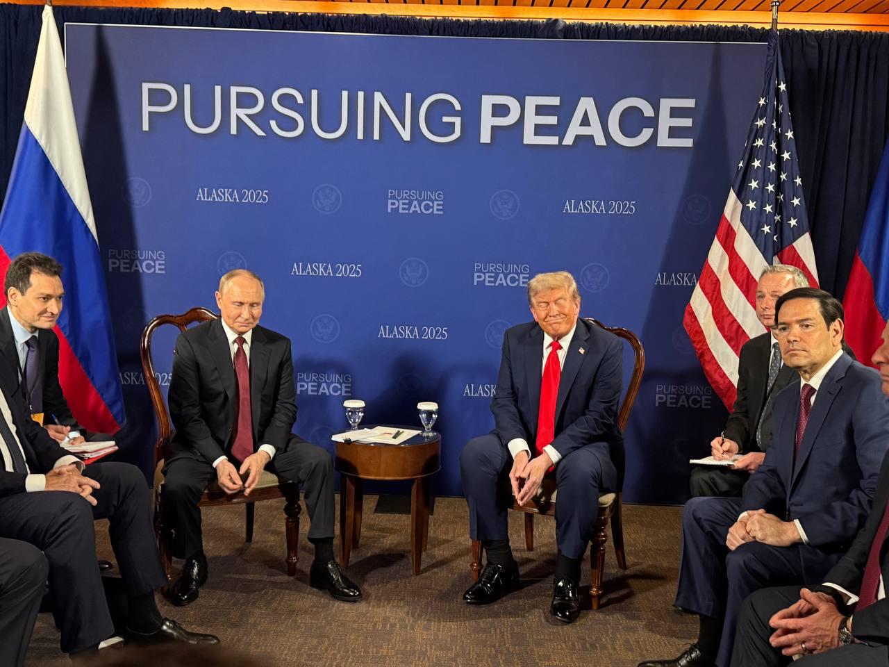 Що сказав путін про мир в Україні після зустрічі з Трампом?