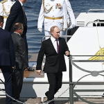 То, что увидели в руках охранника Путина, ошеломило сеть ➤ Prozoro.net.ua